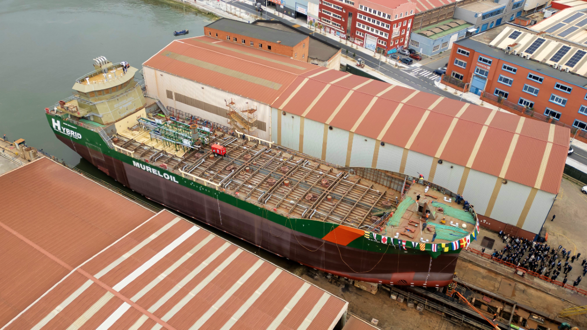 Precise manoeuvrability underpins the safety of new bunkering vessels for Barcelona and Shanghai