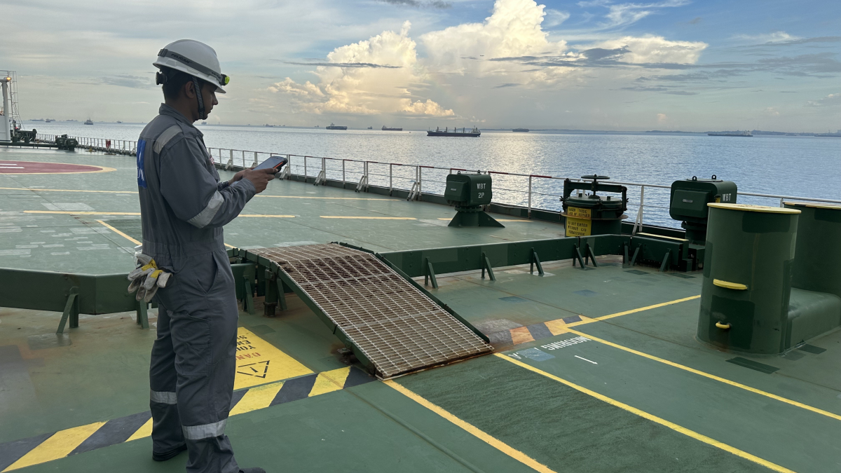 A crew member uses Kaiko software to do a pre inspection check