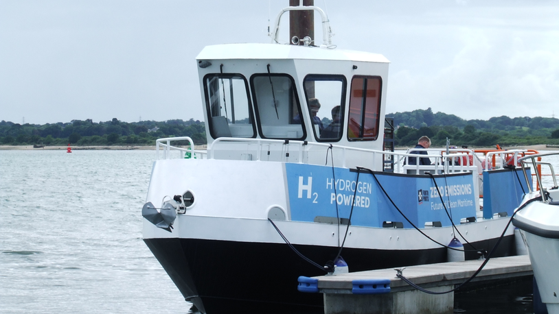 Hydrogen fuel cells trialled on harbour vessels