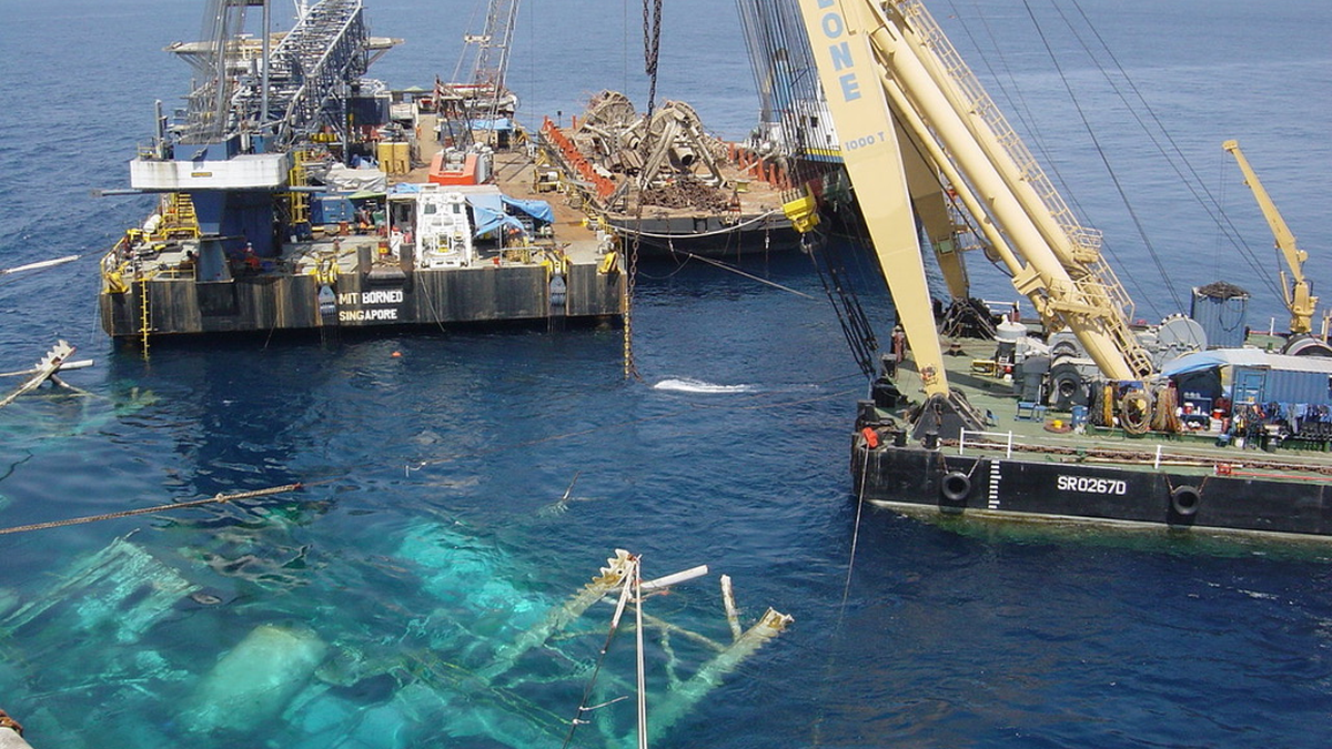 Heavy lifting of a capsized offshore production asset (source: Capt Nick Sloane)
