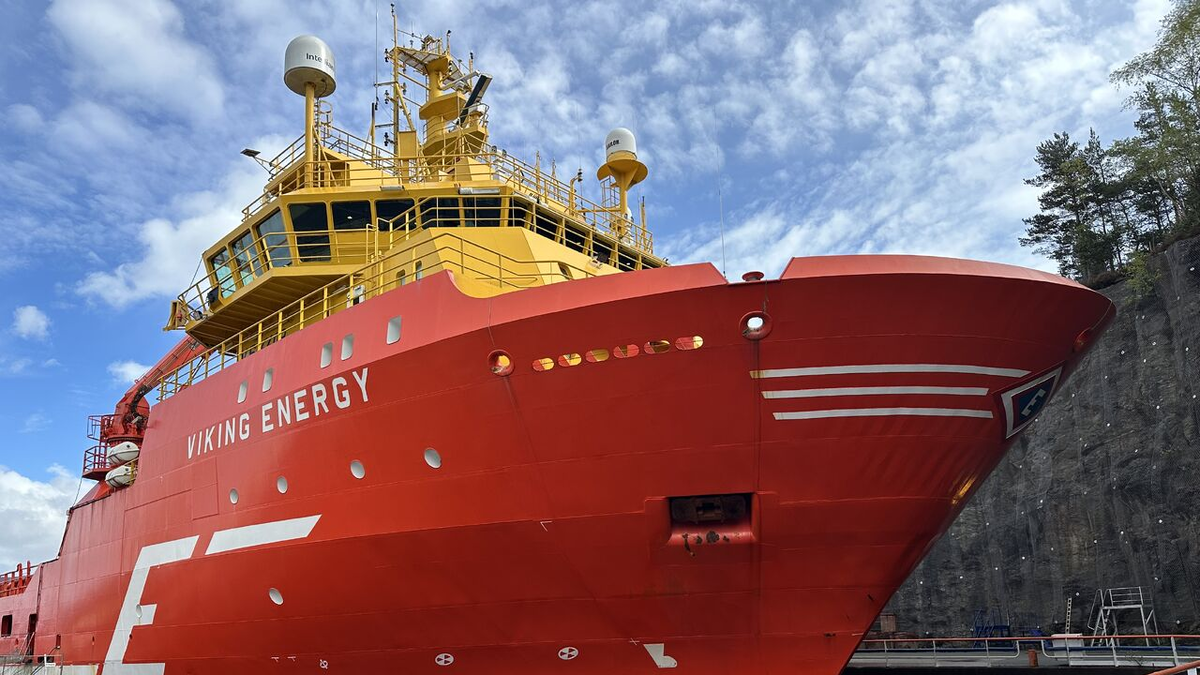 Pioneering PSV enters dock for conversion to ammonia power