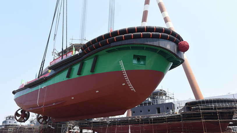 Electric harbour tugboats launched in Chinese shipyard